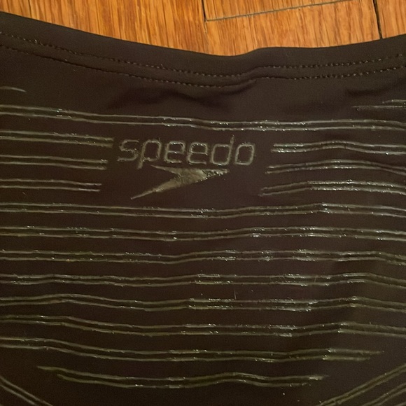 Women’s Speedo Swimsuit Size 28 - Picture 3 of 3